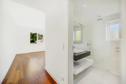 Premium House Swimming pool SPA, gym, 7 bedrooms in Lisbon best for sale For Super Rich