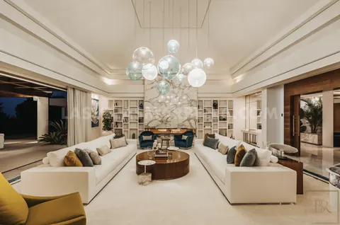 Modern Villa Panoramic View 3-level mansion, 7 bedrooms in Los Monteros Playa - Marbella exclusive for sale For Super Rich