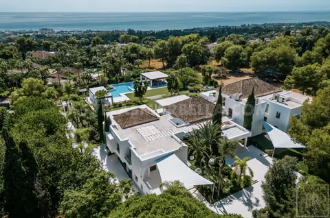 Modern Villa Panoramic View 3-level mansion, 7 bedrooms in Los Monteros Playa - Marbella best for sale For Super Rich