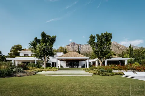 Modern Villa Panoramic View 3-level mansion, 7 bedrooms in Los Monteros Playa - Marbella buy for sale For Super Rich