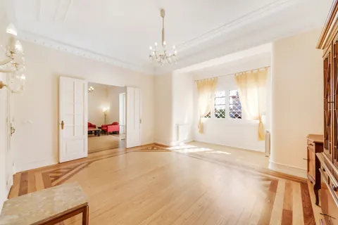 Elegant House Central location most exclusive neighborhoods, 6 bedrooms in Lisbon available for sale For Super Rich