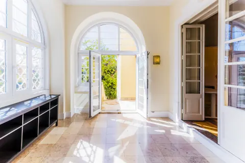 Elegant House Central location most exclusive neighborhoods, 6 bedrooms in Lisbon buy for sale For Super Rich