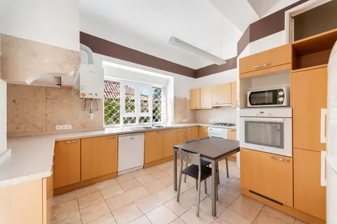 Elegant House Central location most exclusive neighborhoods, 6 bedrooms in Lisbon search for sale For Super Rich