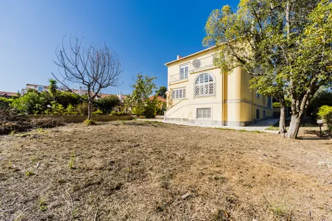 Elegant House Central location most exclusive neighborhoods, 6 bedrooms in Lisbon top for sale For Super Rich