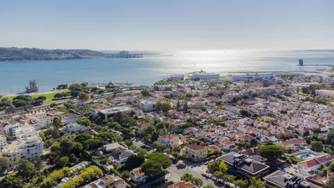 Elegant House Central location most exclusive neighborhoods, 6 bedrooms in Lisbon ultra luxury for sale For Super Rich