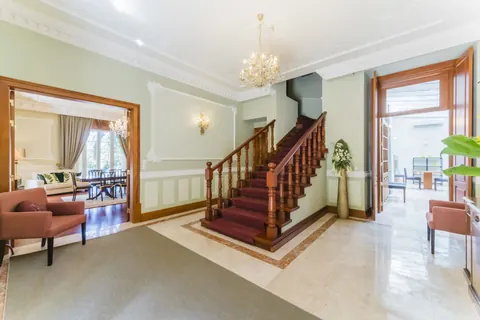 Century House Built 1890 Valley Views, 7 bedrooms in Lisbon buy for sale For Super Rich