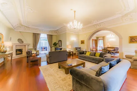 Century House Built 1890 Valley Views, 7 bedrooms in Lisbon best for sale For Super Rich