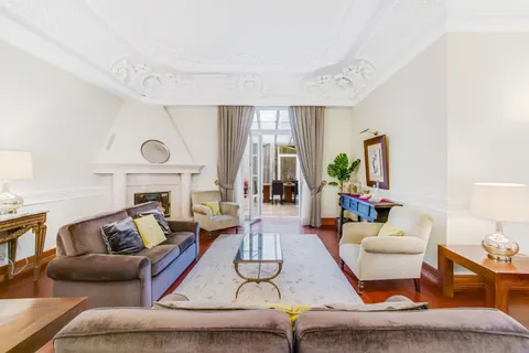 Century House Built 1890 Valley Views, 7 bedrooms in Lisbon price for sale For Super Rich