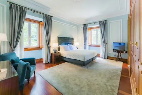 Century House Built 1890 Valley Views, 7 bedrooms in Lisbon Classified ads for sale For Super Rich