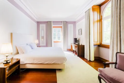 Century House Built 1890 Valley Views, 7 bedrooms in Lisbon deal for sale For Super Rich