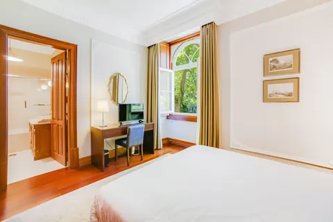 Century House Built 1890 Valley Views, 7 bedrooms in Lisbon top for sale For Super Rich