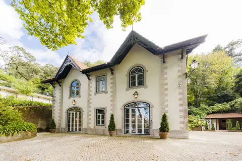 Century House Built 1890 Valley Views, 7 bedrooms in Lisbon