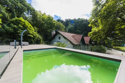 Century House Built 1890 Valley Views, 7 bedrooms in Lisbon ads for sale For Super Rich