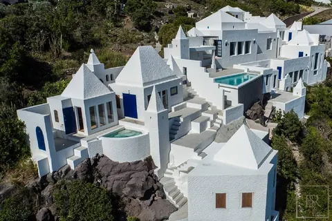 Luxury Villa Los Leones ONE-OF-A-KIND, 4 bedrooms in Pointe Milou - St Barth New for sale For Super Rich