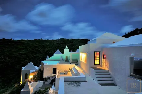 Luxury Villa Los Leones ONE-OF-A-KIND, 4 bedrooms in Pointe Milou - St Barth search for sale For Super Rich
