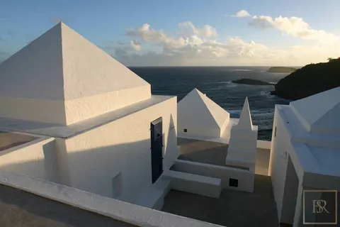 Luxury Villa Los Leones ONE-OF-A-KIND, 4 bedrooms in Pointe Milou - St Barth property for sale For Super Rich