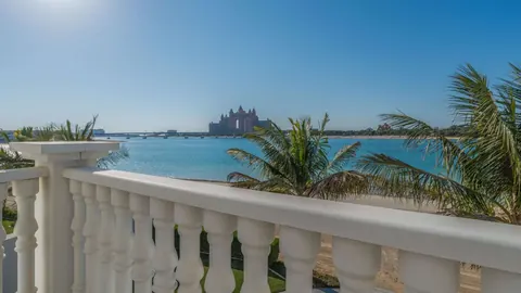 Luxury Villa Beach Front Palm Jumeirah, 7 bedrooms in Dubai buy for sale For Super Rich