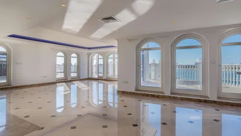 Luxury Villa Beach Front Palm Jumeirah, 7 bedrooms in Dubai property for sale For Super Rich