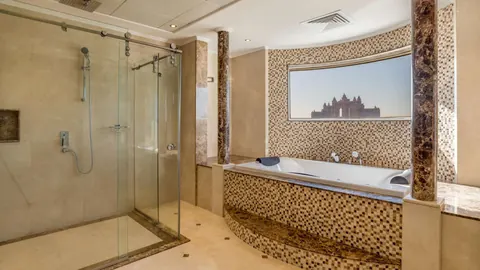 Luxury Villa Beach Front Palm Jumeirah, 7 bedrooms in Dubai ultra luxury for sale For Super Rich