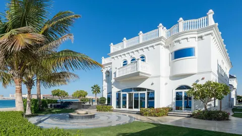 Luxury Villa Beach Front Palm Jumeirah, 7 bedrooms in Dubai