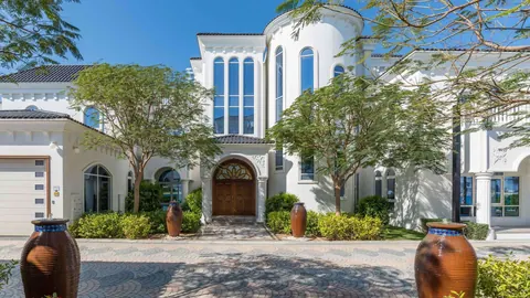 Luxury Villa Beach Front Palm Jumeirah, 7 bedrooms in Dubai New for sale For Super Rich