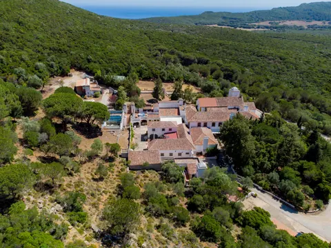 Century Ranch/Farm Built in the 15th century Valley Views, 7 bedrooms in Setubal Used for sale For Super Rich