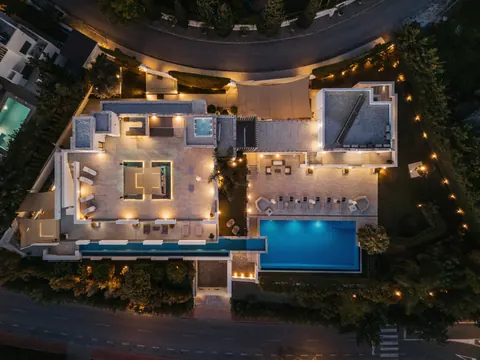 Luxury Villa James Bond Style Infinity-pool with cascade and water features, 11 bedrooms in Marbella New for sale For Super Rich