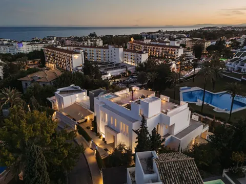 Luxury Villa James Bond Style Infinity-pool with cascade and water features, 11 bedrooms in Marbella best for sale For Super Rich