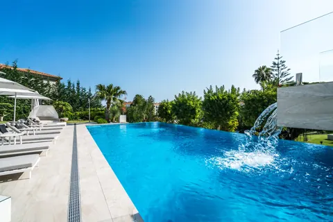 Luxury Villa James Bond Style Infinity-pool with cascade and water features, 11 bedrooms in Marbella 532497 for sale For Super Rich