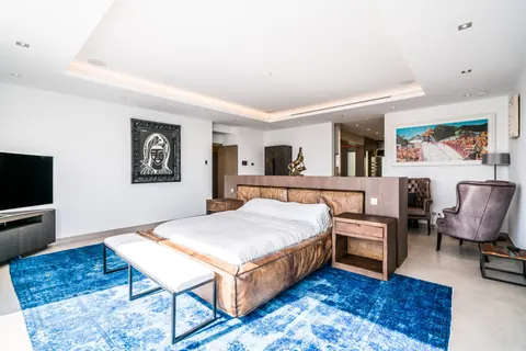 Luxury Villa James Bond Style Infinity-pool with cascade and water features, 11 bedrooms in Marbella value for sale For Super Rich
