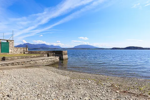 Luxury Villa Piedmont shore panoramic pieds dans l'eau, 8 bedrooms in Lake Maggiore Classified ads for sale For Super Rich