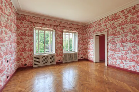 Luxury Villa Piedmont shore panoramic pieds dans l'eau, 8 bedrooms in Lake Maggiore top for sale For Super Rich