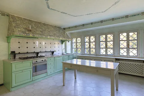 Luxury Villa Piedmont shore panoramic pieds dans l'eau, 8 bedrooms in Lake Maggiore prix for sale For Super Rich