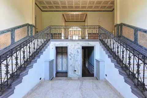 Luxury Villa Piedmont shore panoramic pieds dans l'eau, 8 bedrooms in Lake Maggiore ads for sale For Super Rich