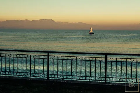 Art nouveau Villa Lakefront private dock, 3 bedrooms in Lake Garda property for sale For Super Rich