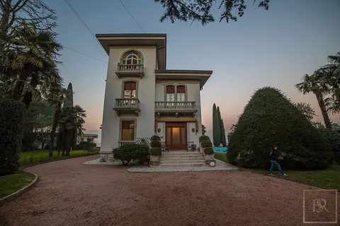 Art nouveau Villa Lakefront private dock, 3 bedrooms in Lake Garda ID-3078 for sale For Super Rich