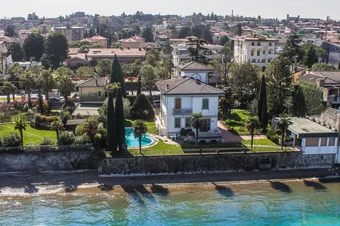 Art nouveau Villa Lakefront private dock, 3 bedrooms in Lake Garda search for sale For Super Rich