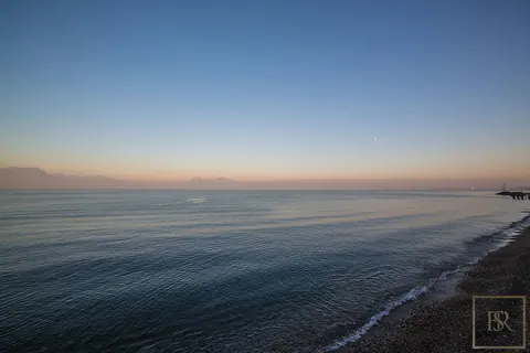 Art nouveau Villa Lakefront private dock, 3 bedrooms in Lake Garda best for sale For Super Rich