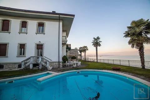 Art nouveau Villa Lakefront private dock, 3 bedrooms in Lake Garda price for sale For Super Rich