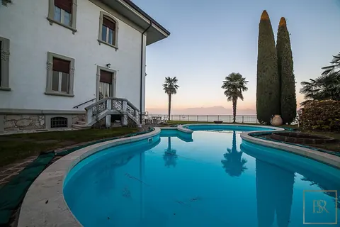 Art nouveau Villa Lakefront private dock, 3 bedrooms in Lake Garda Classified ads for sale For Super Rich