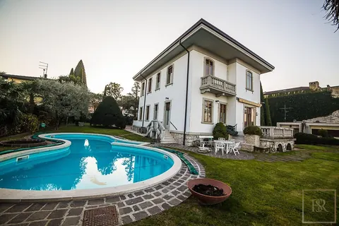 Art nouveau Villa Lakefront private dock, 3 bedrooms in Lake Garda deal for sale For Super Rich