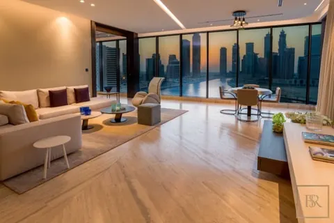 Luxury Penthouse Panoramic View overlooks the Dubai Canal and the Skyline, 5 bedrooms in Business Bay - Dubai property for sale For Super Rich