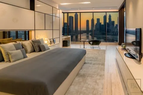 Luxury Penthouse Panoramic View overlooks the Dubai Canal and the Skyline, 5 bedrooms in Business Bay - Dubai price for sale For Super Rich