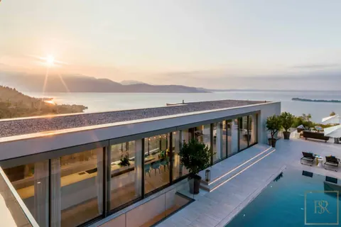 Modern Villa 5 Star Services Panoramic hill lake views, 5 bedrooms in Lake Garda