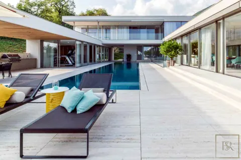 Modern Villa 5 Star Services Panoramic hill lake views, 5 bedrooms in Lake Garda available for sale For Super Rich