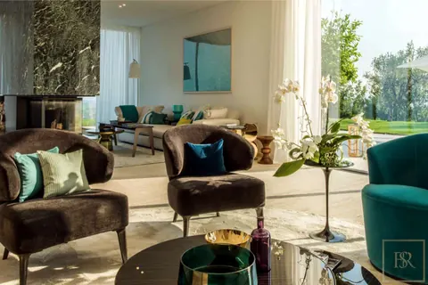 Modern Villa 5 Star Services Panoramic hill lake views, 5 bedrooms in Lake Garda deal for sale For Super Rich