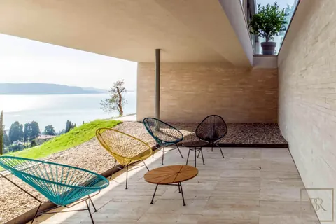 Modern Villa 5 Star Services Panoramic hill lake views, 5 bedrooms in Lake Garda ultra luxury for sale For Super Rich