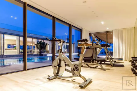 Modern Villa 5 Star Services Panoramic hill lake views, 5 bedrooms in Lake Garda exclusive for sale For Super Rich