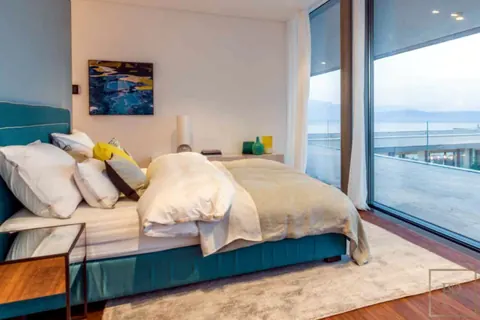 Modern Villa 5 Star Services Panoramic hill lake views, 5 bedrooms in Lake Garda prix for sale For Super Rich