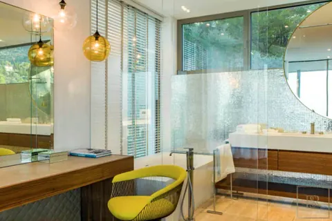 Modern Villa 5 Star Services Panoramic hill lake views, 5 bedrooms in Lake Garda image for sale For Super Rich